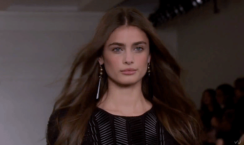 taylor hill for marchesa f/w 16 show
