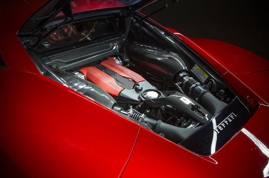法拉利488 gtb v8涡轮增压引擎获2016年度引擎大奖