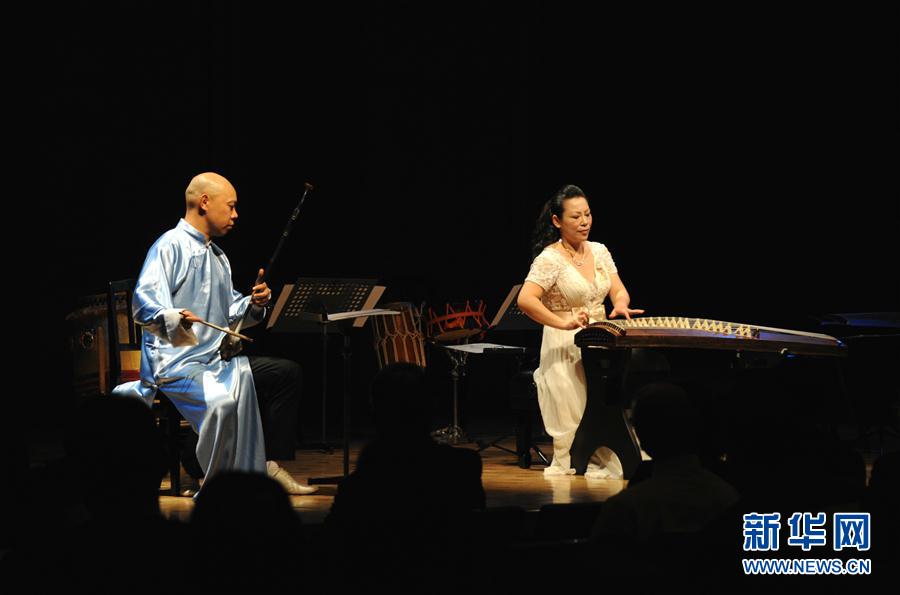 中国古筝二胡演奏家在东京举行"穿越日本"音乐会(图)