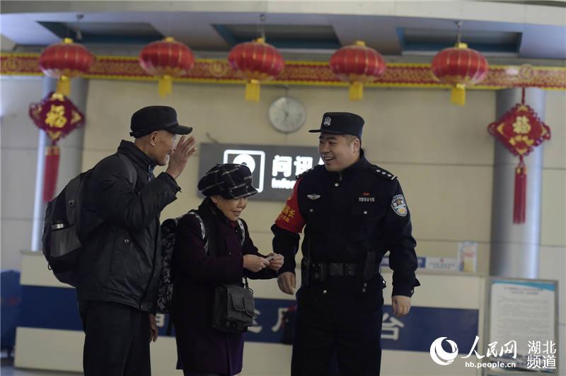 "80后"所长董俊锋的年三十