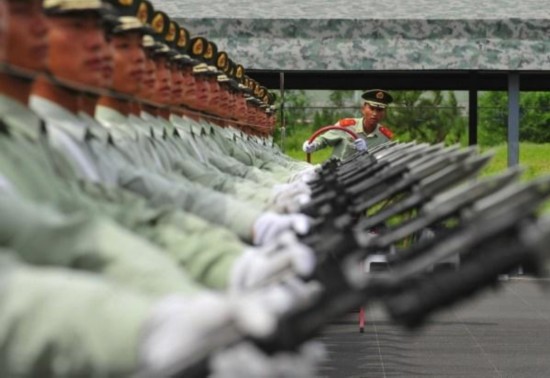 揭秘阅兵军服：加入时尚元素