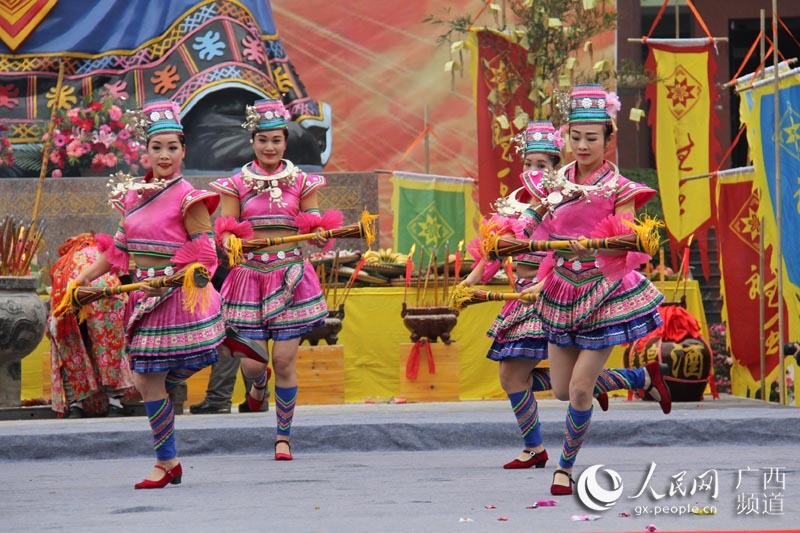 中国金秀2017·瑶族盘王节开幕式在广西来宾市金秀瑶族自治县瑶都广场