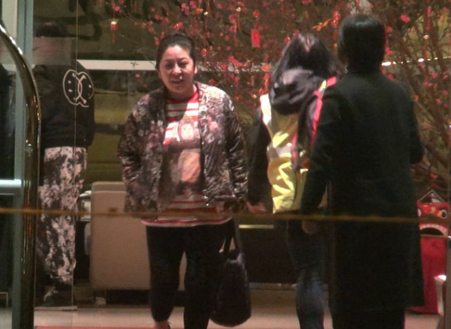 麦当娜乘私人飞机抵港 向华强一家现身