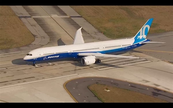 比更长还更长 波音787-10首飞成功!