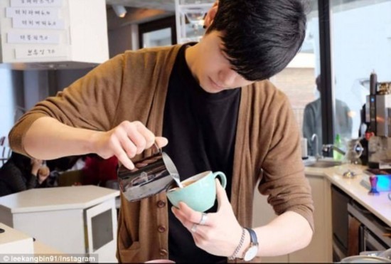 惊艳！韩咖啡师打破传统在咖啡上绘