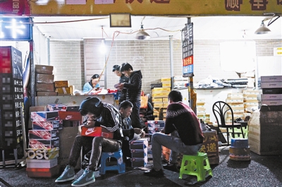 探访福建莆田假鞋交易集散地 揭秘假鞋之都"深夜鬼市"