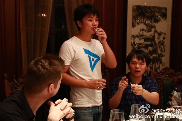 sky李晓峰晒魔兽天王选手聚会 网友看哭:都是青春