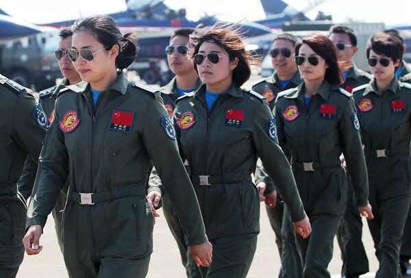 姑娘走好!忆英姿飒爽的歼10女飞行员余旭