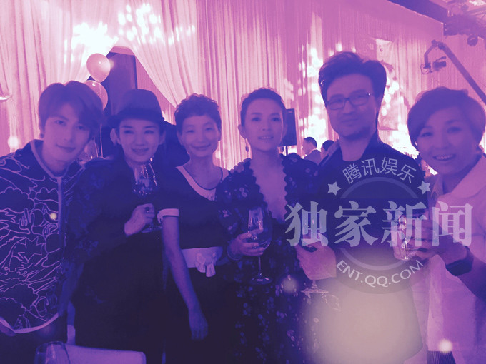 章子怡女儿百日宴 醒醒正脸首曝光