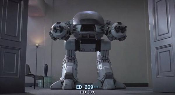 《机械战警》里的杀人机器人居然可以"穿"了