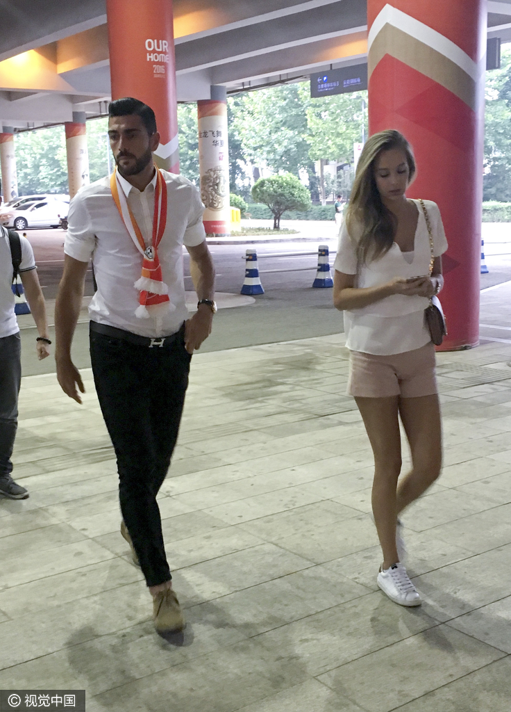 瓦尔加又秀魔鬼诱人身材 羡慕!佩莱好福气啊