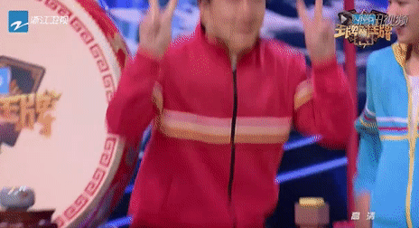 成龙洒热泪,王源献首秀,杨幂宋茜互怼!