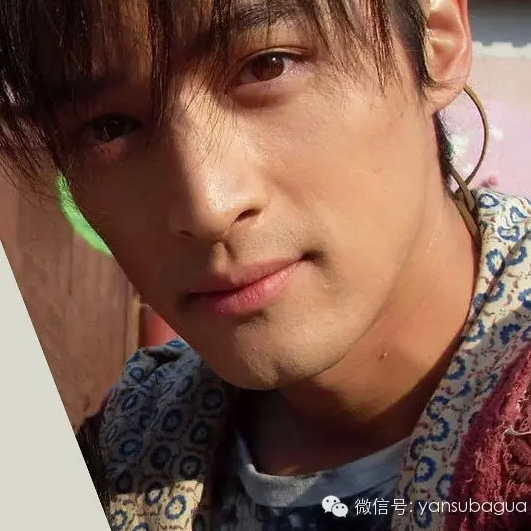 胡歌的浅色系风衣要沉稳也要飘逸 离开霍建华之后依然