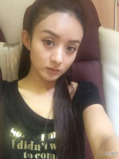 赵丽颖近照排骨胸抢镜 粉丝纷纷喊心疼