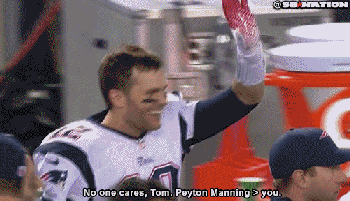 然而,他很执着,你不来high five我,我就用小头盔撞你.