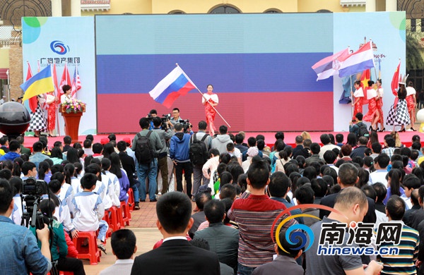 国际象棋比赛的奖金总数为10000元,发给前五