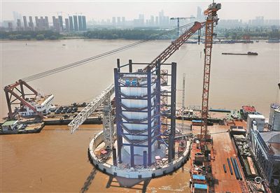 南京长江五桥塔墩"浮"出江面 2020年底建成