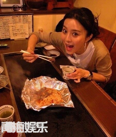 既,又大腕的明星全揭秘哦!他们的生活照和幕后照大家好奇吗!,养眼的!知道都有谁?杨幂,刘诗诗、赵薇、张柏芝,范冰冰、谢娜、孙俪、邓超、林心如,陈意涵,陆毅,李小冉,古天乐,汪涵,陈冠希,何润东,刘若英等等,不看会后悔啊!