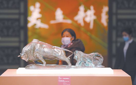 著名雕塑家潘鹤作品《开荒牛—献给深圳特区 记者 饶强摄