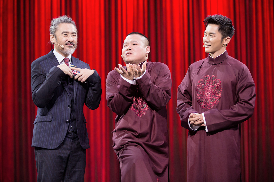 毕志飞领10年金扫帚奖,郭德纲岳云鹏师徒获奖