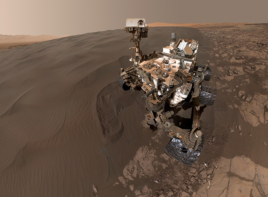 "好奇号"火星车玩自拍!沙丘为伴略显孤单