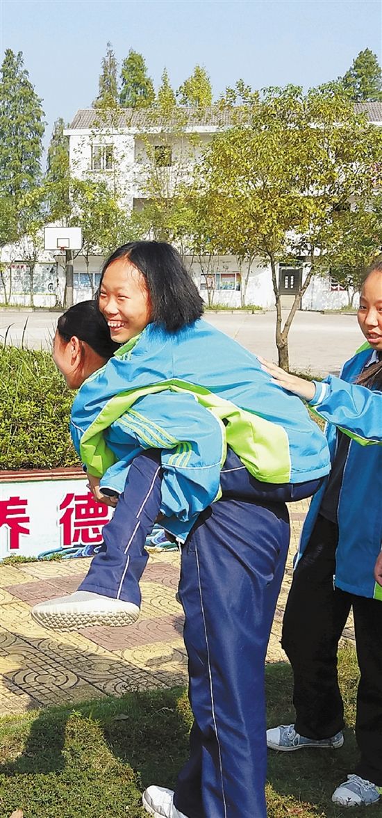 国内新闻 中国热点 正文 对衢州常山县13岁的女孩周梦婷来说,上学,并