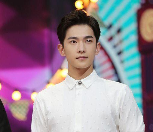 杨洋发型也是够了 忧郁发型应该这么搞--时尚--人民 ...