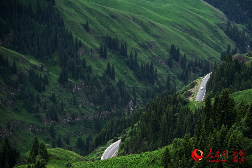新疆独库公路:一条路展现四季风景(组图)