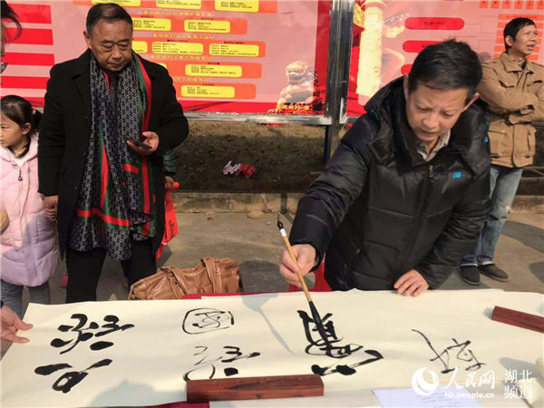 343个村(社区)喜收新春大礼 武汉江夏区举行习