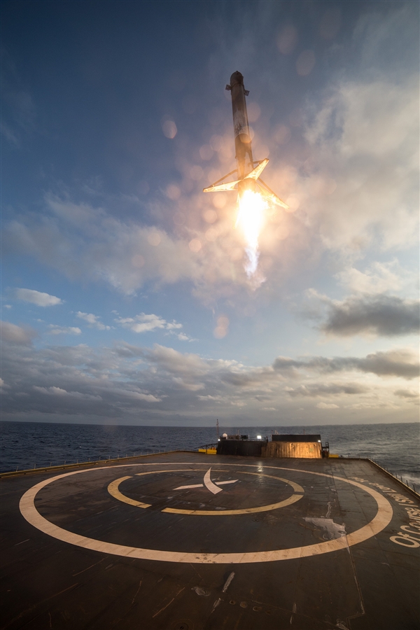 spacex"二手"火箭再次成功回收:稳稳降落海上平台
