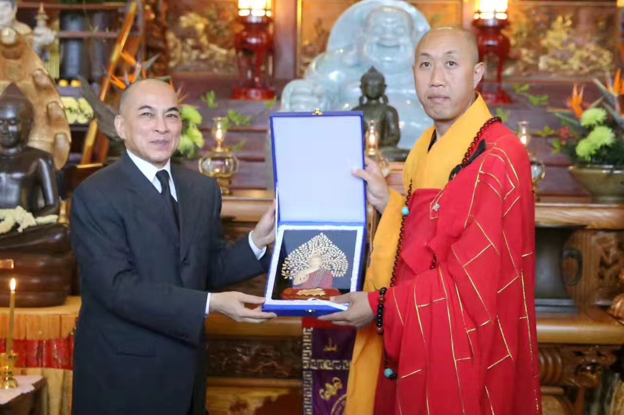 柬埔寨国王西哈莫尼出席走进奉化活动并考察雪窦寺