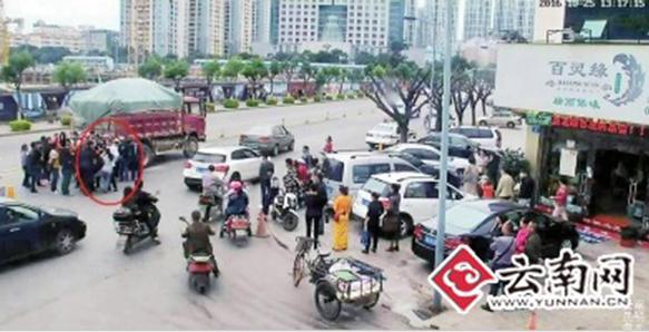 两湖南籍男子合成艳照敲诈50余名官员 有人