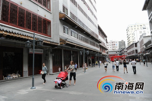 海口市府城福地美食街初步建成,计划3月25日开街.