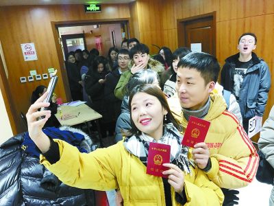 初十降雪婚登迎来小高峰 截至上午11时北京共